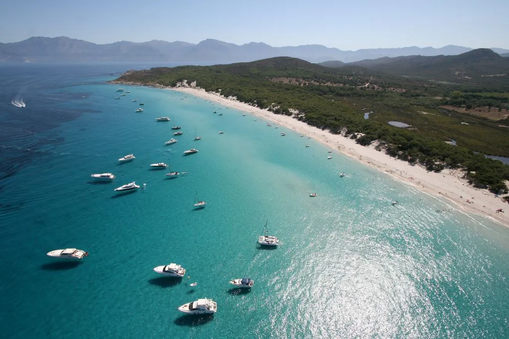 Vue aérienne sur la plage de Saleccia
