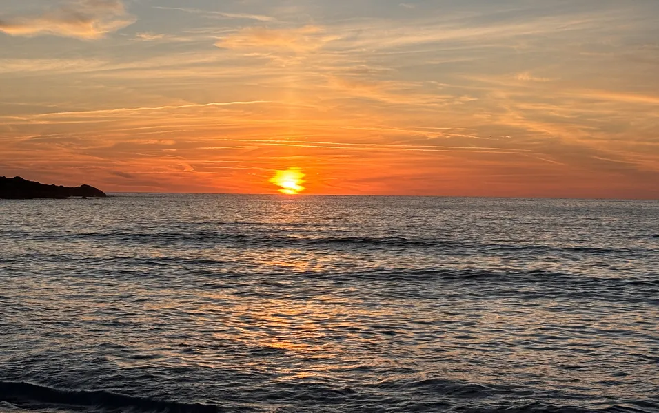 Coucher de soleil depuis la plage de Lozari