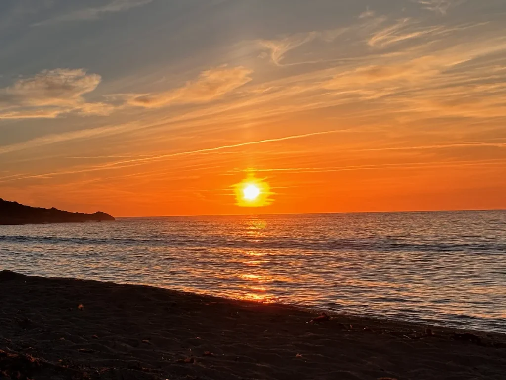 Coucher de soleil depuis la plage de Lozari
