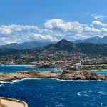 L'ile Rousse depuis l'ile de la Pietra