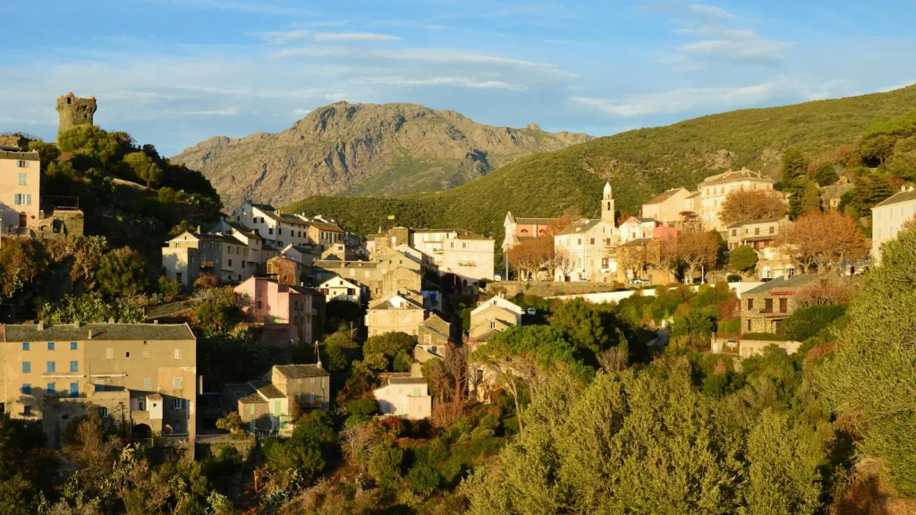 Le village de Nonza en automne